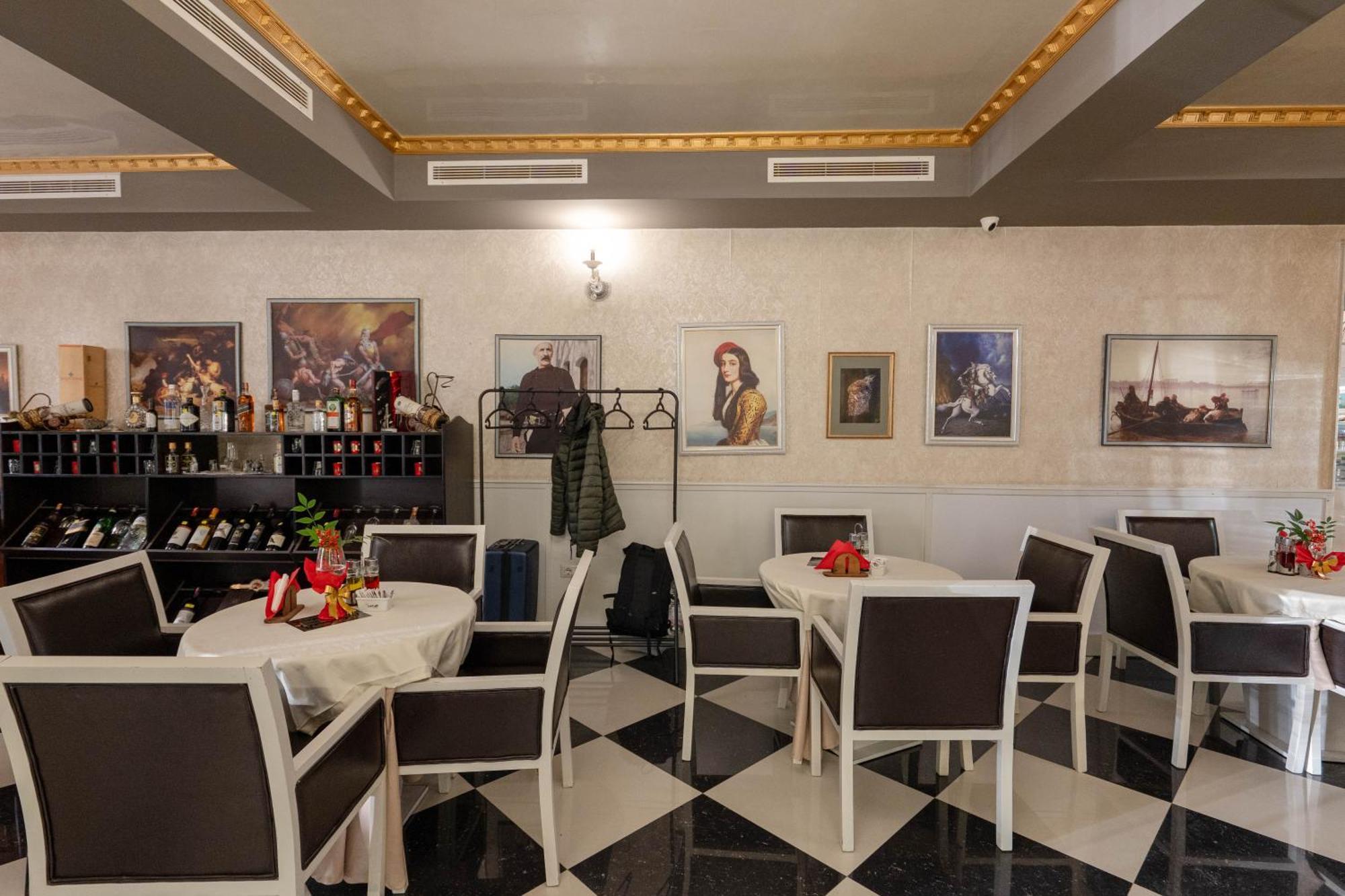 Hotel Aria Tirana Buitenkant foto